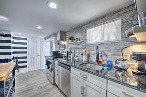 Stylish DC Studio about 5 Mi to National Mall!