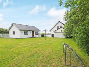 10 person holiday home in Vestervig-By Traum