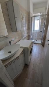 Fondazione Prada metro Corvetto splendido monolocale ristrutturato ben arredato