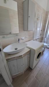 Fondazione Prada metro Corvetto splendido monolocale ristrutturato ben arredato