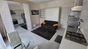 Fondazione Prada metro Corvetto splendido monolocale ristrutturato ben arredato