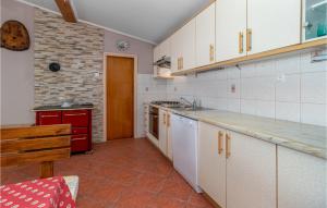 Stunning Apartment In Jadranovo With 2 Bedrooms, Wifi And Outdoor Swimming Pool