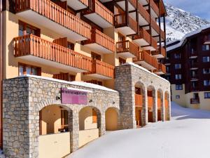 Appartement cosy au pied des pistes avec balcon et WIFI - FR-1-181-2151