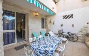 obrázek - Amazing Apartment In Marina Di Ragusa With Wifi And 2 Bedrooms