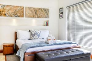 Backup-Powered Camps Bay Garden Apartment