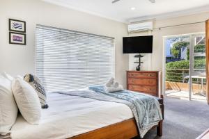 Backup-Powered Camps Bay Garden Apartment
