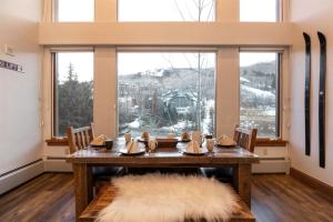 Beaver Creek Elkhorn Lodge 4 Bedroom Residence With Ski In, Ski Out Access And A Short Walk To Beaver Creek Village