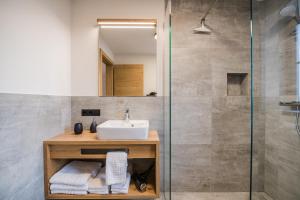 Kuenz Dolomites App 4