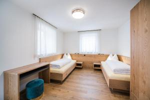 Kuenz Dolomites App 1