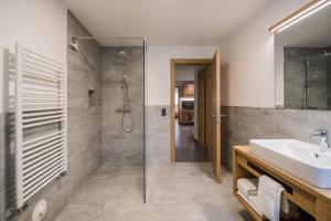 Kuenz Dolomites App 1