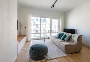 Luxurious apartment next to the sea and city centre with free parking space