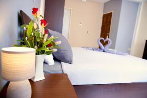 GOLDEN GUESTHOUSE by The Beach Cha Am