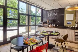 Hotels B&B HOTEL Saint-Quentin-en-Yvelines Centre Gare 4 etoiles : photos des chambres