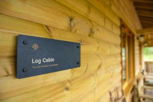 Luxury Log Cabin with a Hot Tub