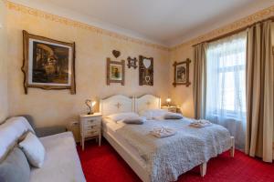Double Room with Balcony (2 Adults + 1 Child) room in Pension Lectar