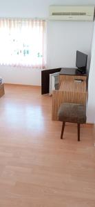 Deluxe Double or Twin Room with City View room in Guest House Hristovi