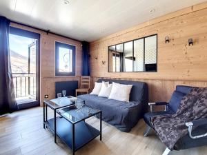 Charmant 2 Pièces Rénové, Proche Pistes, Balcon, Parking Extérieur - FR-1-344-687