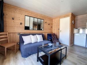 Charmant 2 Pièces Rénové, Proche Pistes, Balcon, Parking Extérieur - FR-1-344-687