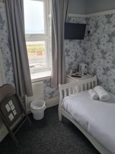 Single Room with Sea View room in Queens Plaza Hotel