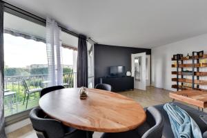 Appartements Chic apart with parking and balcony : photos des chambres