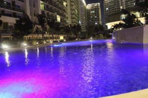 AZURE A6 beachpool with Balcony Wifi near mall airport