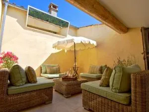 Luxurious Provencal Village House, Walk to Village Pool - Rustrel