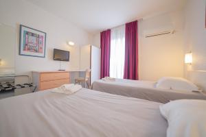 Hotels The Originals City, Relax'Otel & Spa, Le Barcares : photos des chambres