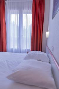 Hotels The Originals City, Relax'Otel & Spa, Le Barcares : photos des chambres