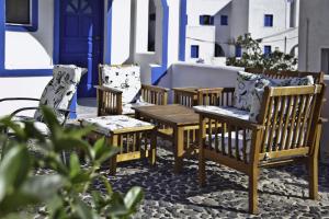 Roula Villa Studios & Apartments Santorini Greece
