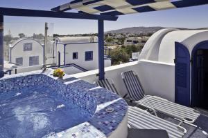 Roula Villa Studios & Apartments Santorini Greece