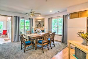 All-Season Sunroom! Lakefront Gem 5 Mi to 76 Strip