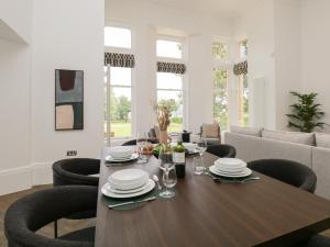 The Margaret Suite Stone Cross Mansion