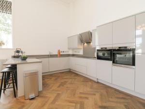 The Margaret Suite Stone Cross Mansion