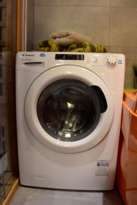 NEW CENTRAL ROOFTOP with private WELLNESS, Sauna & Whirlpool bath