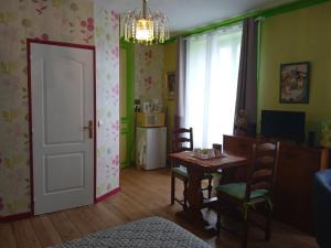 B&B / Chambres d'hotes Chambres d'hotes les Clematites en Cotentin : photos des chambres