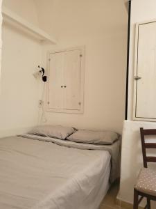 De Cristoforis 57, Traditional white stone house