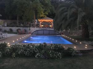 Maisons d'hotes LA MAISON DE LA DUNE - Chambres Climatisees - Jacuzzi 1ere seance offerte - Piscine chauffee avec Abri Amovible - Plage situee a 200m, acces direct par le bois : photos des chambres