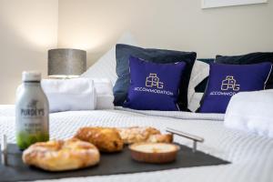 3 Bedroom Apartment, Free Parking & Fast WiFi, 65 Inch Smart TV