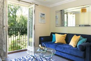 3 Bedroom Apartment, Free Parking & Fast WiFi, 65 Inch Smart TV