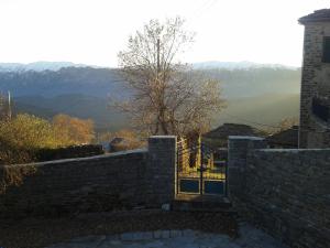 Petrino Spiti Zagori Greece