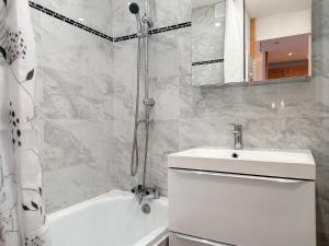 Appartement rénové 2 pièces, centre station, piscine, animaux admis - FR-1-181-2141