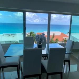 Espectacular Penthouse con Piscina y Vista al Mar en Cancún