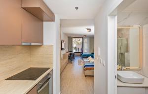 Stella lovely studio with balcony and FREE PARKING