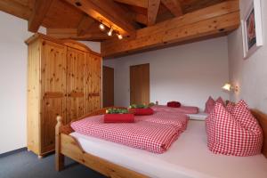 Three-Bedroom Apartment room in Haus Sonneck