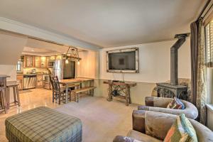 Townhome with Deck Walk to Mirror Lake and Main St!