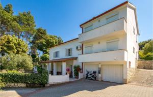 Nice Apartment In Mundanije