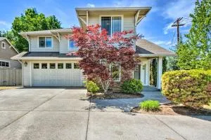 Charming Medford Getaway about 4 Miles to Downtown! - Eagle Point