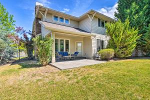 Charming Medford Getaway about 4 Miles to Downtown!