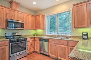 Charming Medford Getaway about 4 Miles to Downtown!