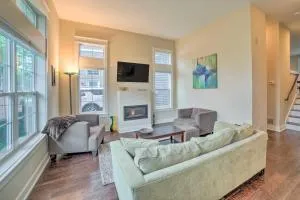 Benton Harbor Townhome with Golf Course View! - 史蒂文斯维尔